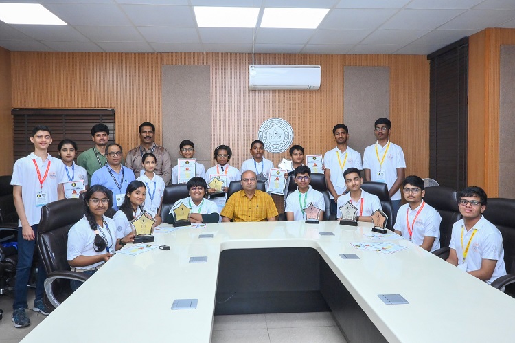 आईआईटी ने स्कूली छात्रों को वैज्ञानिक सोच की कराई पहचान