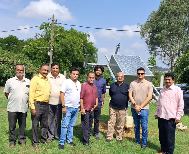 Sun Simulator for Concentrated Photovoltaic Systems